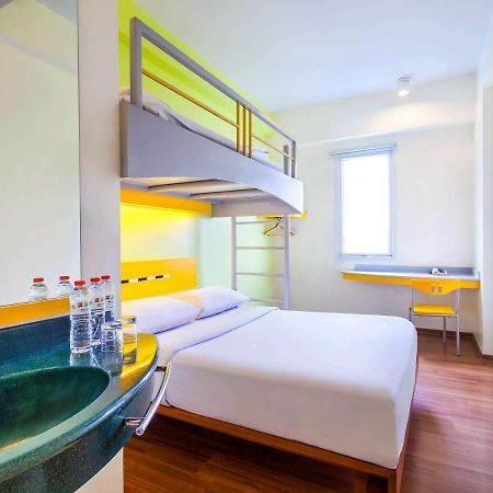 Ibis Budget Jakarta Cikini Buitenkant foto