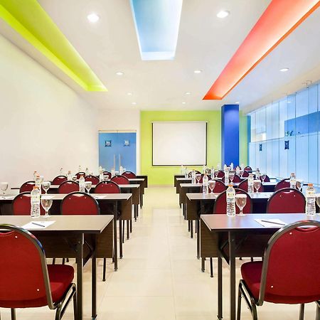 Ibis Budget Jakarta Cikini Buitenkant foto