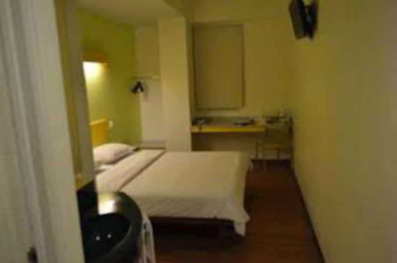 Ibis Budget Jakarta Cikini Buitenkant foto