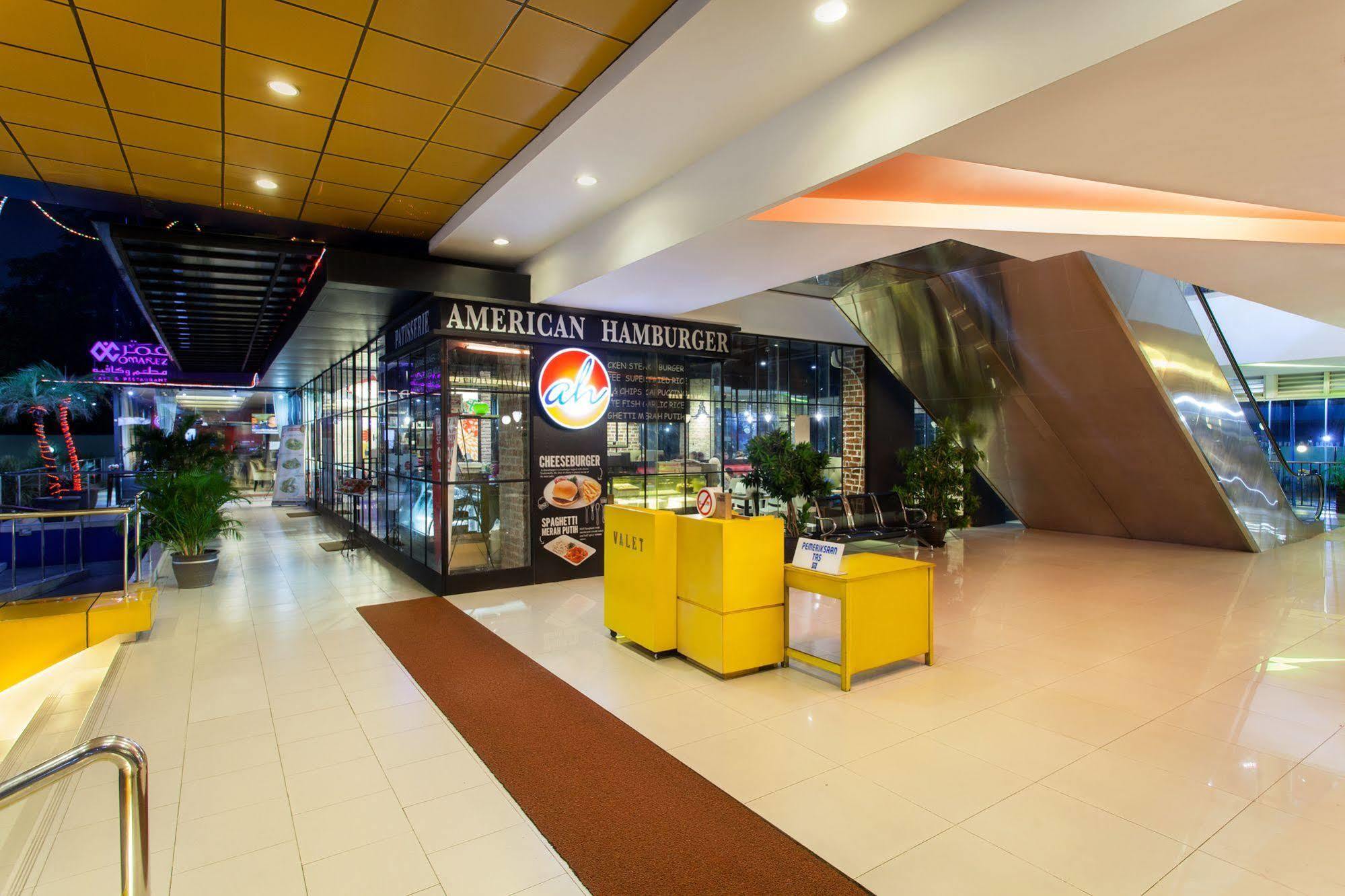 Ibis Budget Jakarta Cikini Buitenkant foto